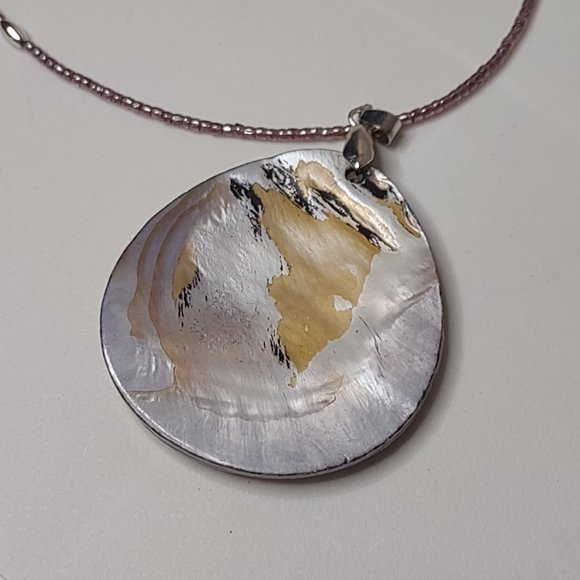 Decorative Large Shell Pendant Necklace With Flowers 21 1/4 Inches Long - Picture 6 of 12